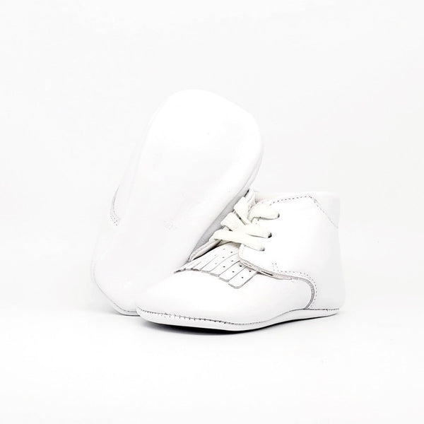 Baby Crib Shoes - White Fringe - Tippy Tot Shoes